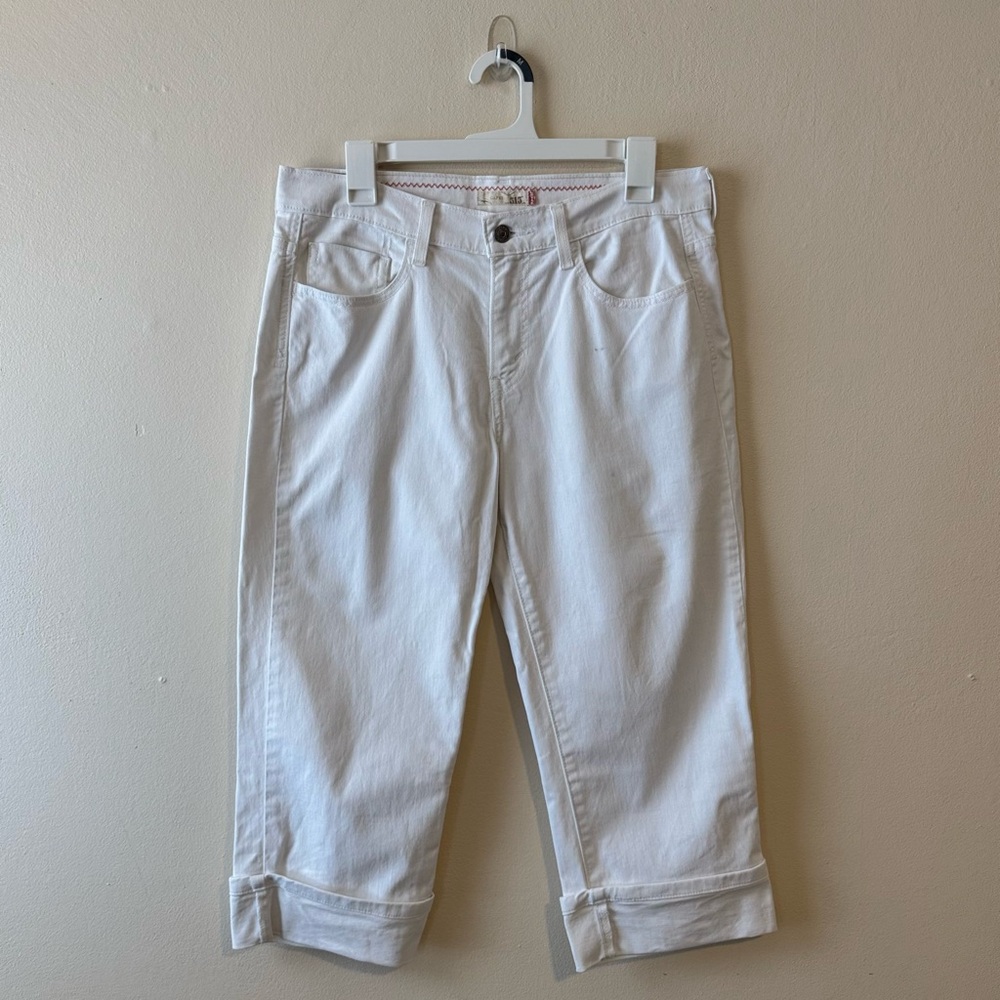 Levi’s 515 White Capri Jeans Size 8 *FLAWED*